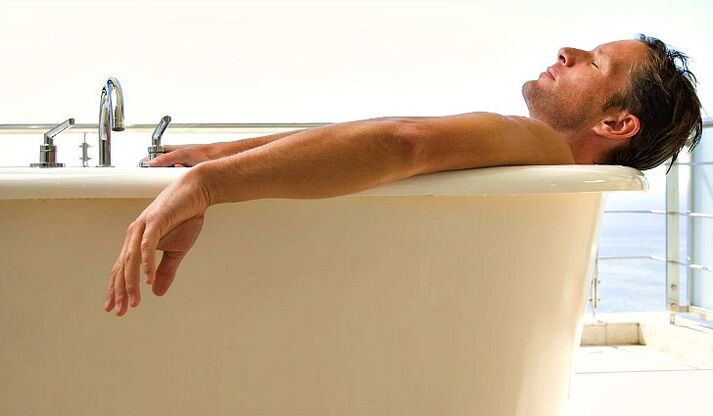 A man makes a bath with soda